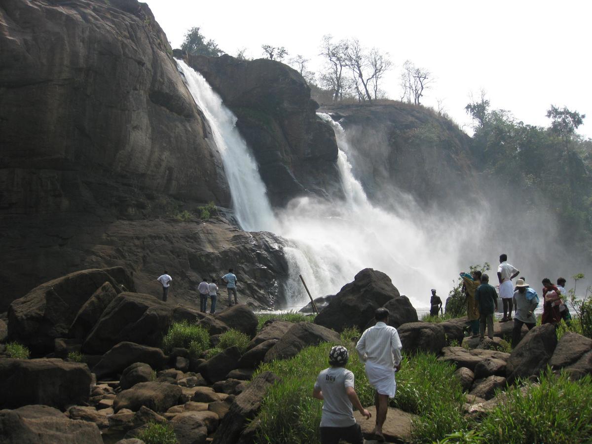 Magic Land Resorts Athirapally Irinjalakuda Ngoại thất bức ảnh